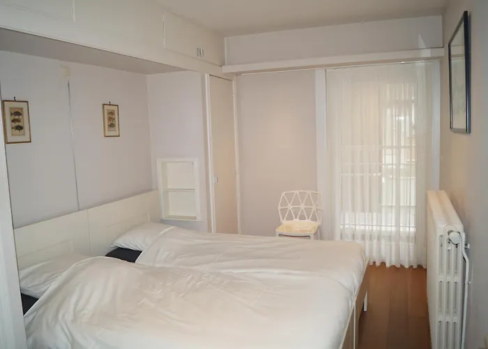 Seaview 2-Bedroom Apartment Goldeneye With Private Garage In Duinbergen