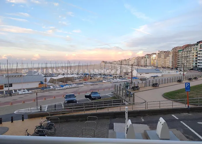 Seaview 2-Bedroom Apartment Goldeneye With Private Garage In Duinbergen
